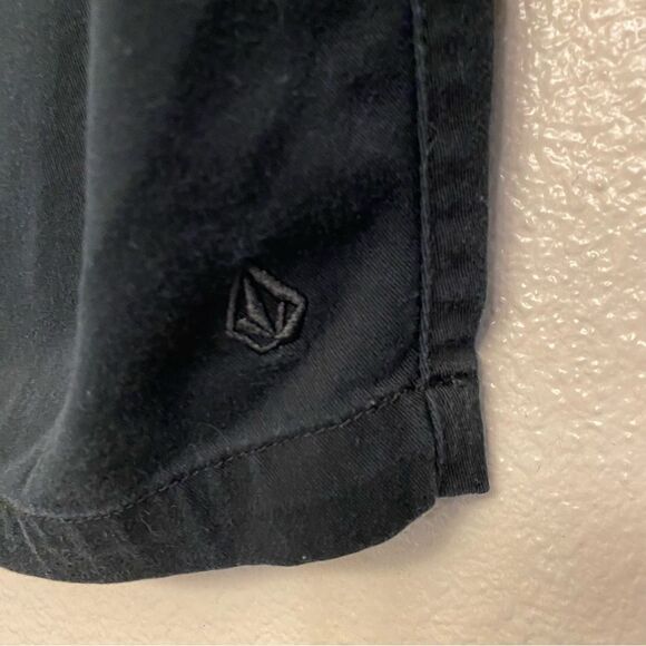 VOLCOM black weathered skater Chino shorts 10” - 34 - Picture 8 of 10